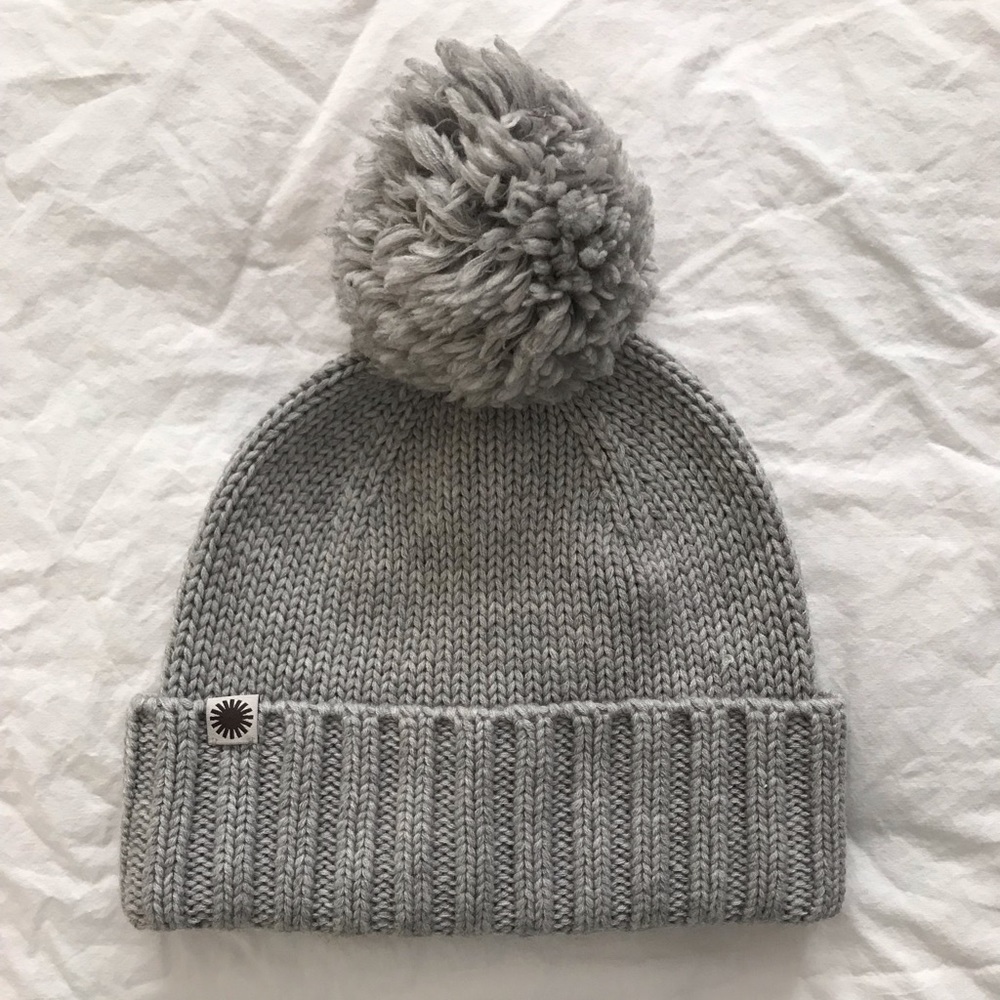 UGG Wool Winter Hat Pom Pom on Top - Heather Gray